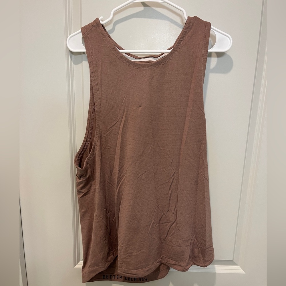 Lululemon license to train tank